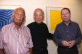 Da esquerda para a direita, Sérgio Telles, Kazuo Wakabayashi e José Roberto Teixeira Leite na exposição &quot;Wakabayashi: Xogum de todas as cores e texturas&quot;